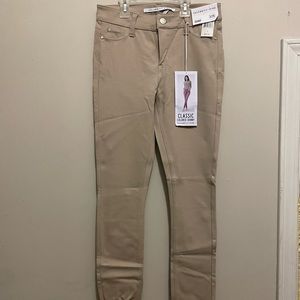 NWT Khaki skinny jeans